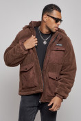Оптом Плюшевая куртка мужская с капюшоном молодежная коричневого цвета 88636K, фото 7