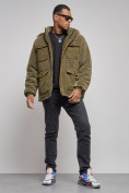 Оптом Плюшевая куртка мужская с капюшоном молодежная цвета хаки 88636Kh в  Красноярске, фото 11