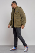 Оптом Плюшевая куртка мужская с капюшоном молодежная цвета хаки 88636Kh в Сочи, фото 2