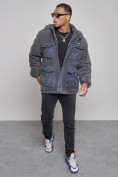 Оптом Плюшевая куртка мужская с капюшоном молодежная серого цвета 88636Sr в Уфе, фото 10