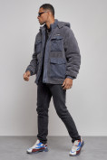 Оптом Плюшевая куртка мужская с капюшоном молодежная серого цвета 88636Sr в  Красноярске, фото 2