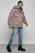 Оптом Куртка мужская зимняя с капюшоном молодежная коричневого цвета 88905K в Екатеринбурге, фото 14