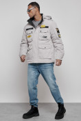 Оптом Куртка мужская зимняя с капюшоном молодежная серого цвета 88905Sr в Екатеринбурге, фото 2