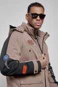 Оптом Куртка мужская зимняя с капюшоном молодежная коричневого цвета 88906K в Екатеринбурге, фото 15