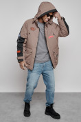 Оптом Куртка мужская зимняя с капюшоном молодежная коричневого цвета 88906K в Екатеринбурге, фото 21