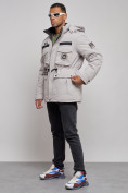 Оптом Куртка мужская зимняя с капюшоном молодежная серого цвета 88911Sr в Омске, фото 2