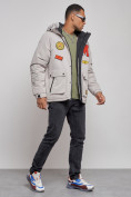 Оптом Куртка мужская зимняя с капюшоном молодежная серого цвета 88915Sr, фото 3