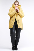 Оптом Куртка зимняя женская молодежная батал желтого цвета 90-911_56J в Санкт-Петербурге
