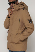 Оптом Парка спортивная зимняя мужская с капюшоном   бежевого цвета 90015B в Казани, фото 8