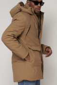 Оптом Парка спортивная зимняя мужская с капюшоном   бежевого цвета 90015B в Казани, фото 9