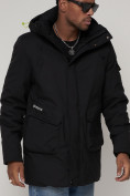 Оптом Парка спортивная зимняя мужская с капюшоном   черного цвета 90015Ch в Казани, фото 11