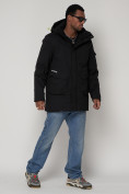 Оптом Парка спортивная зимняя мужская с капюшоном   черного цвета 90015Ch в Казани, фото 3
