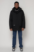Оптом Спортивная молодежная куртка удлиненная мужская черного цвета 90016Ch в Казани