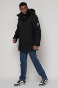 Оптом Спортивная молодежная куртка удлиненная мужская черного цвета 90016Ch в Казани, фото 2