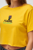 Оптом Топ футболка женская горчичного цвета 9008G в Казани, фото 5