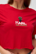 Оптом Топ футболка женская красного цвета 9008Kr в Казани, фото 5