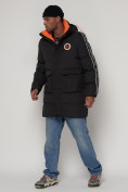Оптом Спортивная молодежная куртка удлиненная мужская черного цвета 9009Ch в Казани, фото 3