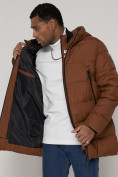 Оптом Спортивная молодежная куртка удлиненная мужская коричневого цвета 93686K в Казани, фото 16