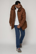 Оптом Спортивная молодежная куртка удлиненная мужская коричневого цвета 93686K в Екатеринбурге, фото 3