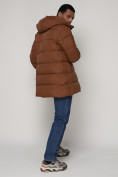 Оптом Спортивная молодежная куртка удлиненная мужская коричневого цвета 93686K в Екатеринбурге, фото 17