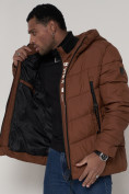 Оптом Спортивная молодежная куртка мужская коричневого цвета 93691K в Казани, фото 13