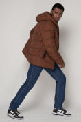 Оптом Спортивная молодежная куртка мужская коричневого цвета 93691K в Екатеринбурге, фото 3