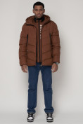 Оптом Спортивная молодежная куртка мужская коричневого цвета 93691K в Казани, фото 2