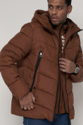 Оптом Спортивная молодежная куртка мужская коричневого цвета 93691K в Казани, фото 10