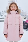 Оптом Парка зимняя подростковая для девочки с капюшоном и мехом розового цвета 9534R