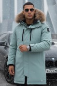 Оптом Парка зимняя мужская с капюшоном и мехом енот зеленого цвета 9537-1Z