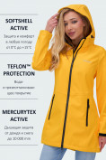 Оптом Парка спортивная женская с капюшоном softshell желтого цвета 9568J