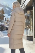 Оптом Пальто утепленное стеганное зимнее с капюшоном женское бежевого цвета 9606B, фото 3