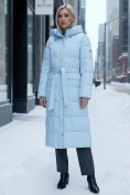 Оптом Пальто утепленное стеганное зимнее с капюшоном женское голубого цвета 9609Gl