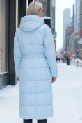 Оптом Пальто утепленное стеганное зимнее с капюшоном женское голубого цвета 9609Gl, фото 4