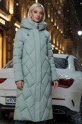 Оптом Пальто утепленное стеганное зимнее с капюшоном женское зеленого цвета 9612Z
