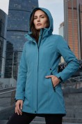 Оптом Парка женская софтшелл виндстоппер удлинённая с капюшоном бирюзового цвета 9614_1Br