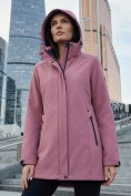 Оптом Парка женская софтшелл виндстоппер удлинённая с капюшоном малинового цвета 9614_1M