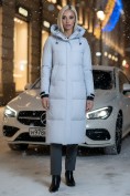 Оптом Пальто утепленное стеганное зимнее с капюшоном женское светло-серого цвета 9615SS, фото 4