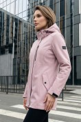 Оптом Парка женская софтшелл виндстоппер удлинённая с капюшоном розового цвета 9618_1R