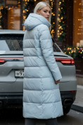 Оптом Пальто утепленное стеганное зимнее с капюшоном женское голубого цвета 9620Gl, фото 3