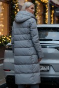 Оптом Пальто утепленное стеганное зимнее с капюшоном женское серого цвета 9620Sr, фото 4