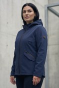 Оптом Ветровка женская софтшелл большого размера с капюшоном ветрозащитная темно-синего цвета 9620_1TS