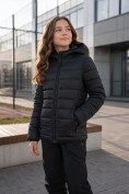 Оптом Стёганая куртка для девочки с капюшоном и утеплителем Тинсулейт черного цвета 9625_2Ch