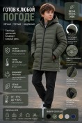 Оптом Удлинённая стёганая куртка для мальчика с теплоотражающей подкладкой цвета хаки 9629_3Kh