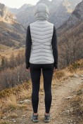 Оптом Женский лёгкий стёганый жилет Valianly с капюшоном серого цвета 9636_2Sr, фото 3