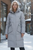 Оптом Пальто утепленное стеганное зимнее с капюшоном женское серого цвета 9639Sr