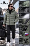 Оптом Мужская зимняя стёганая куртка с графеновой подкладкой зеленого цвета 9651Z