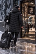 Оптом Мужская удлинённая зимняя куртка с V-образной стёжкой черного цвета 9659Ch, фото 3