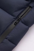 Оптом Мужская удлинённая зимняя куртка с V-образной стёжкой темно-синего цвета 9659TS, фото 9