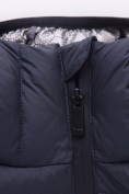 Оптом Мужская удлинённая зимняя куртка с V-образной стёжкой темно-синего цвета 9659TS, фото 12
